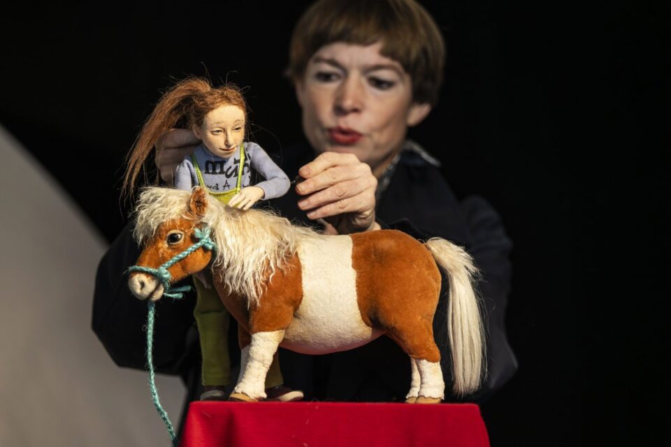 7-10Jahre_2026.02.08_PonyimKofferCreditsLutzEdelhoff_6f 7-10Jahre_2026.02.08_PonyimKofferCreditsLutzEdelhoff_6f
